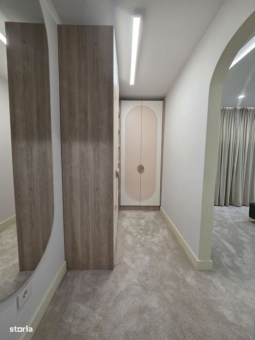 Vilă cu arhitectură futuristă și design avangardist la Cheie