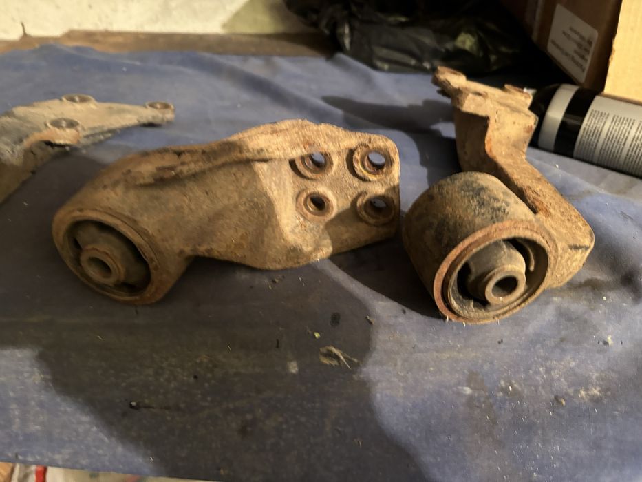 Лапи за преден мост на Сузуки Гранд Витара до 2004г.