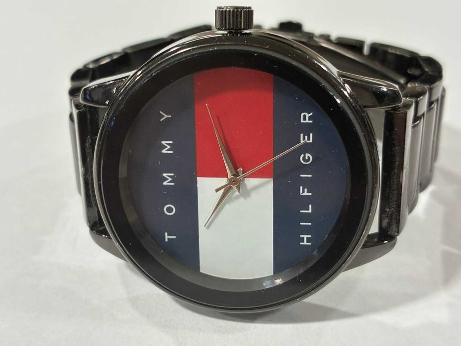 Часовник Tomy Hilfiger