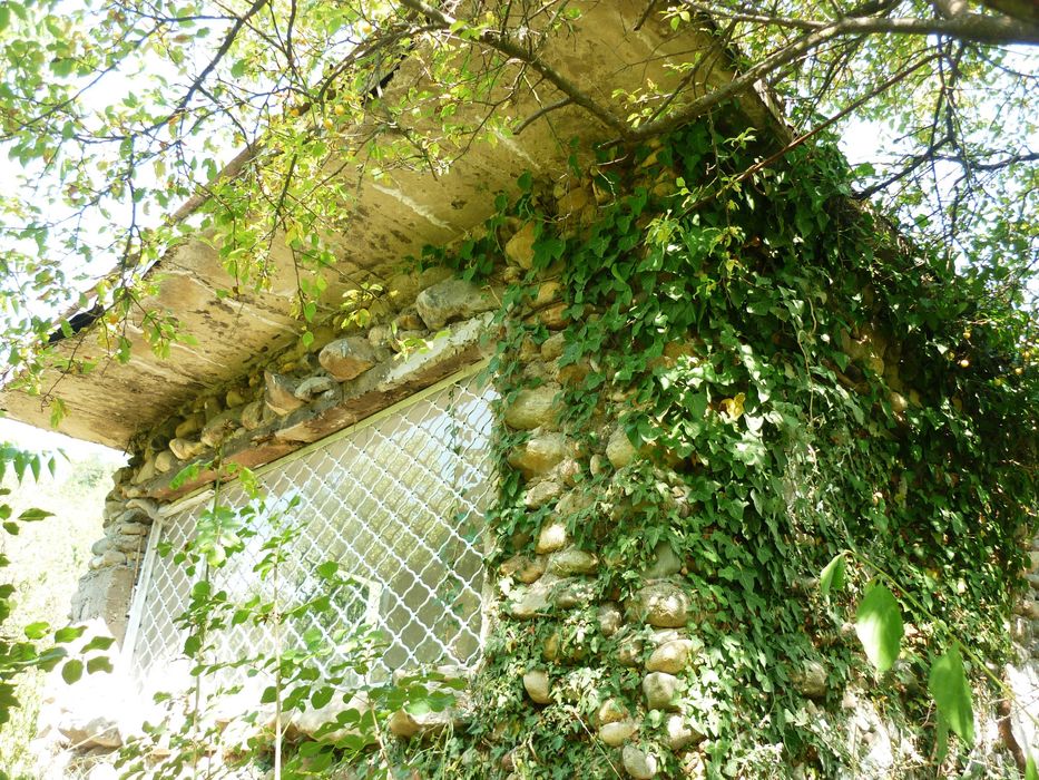 Продавам малка вила