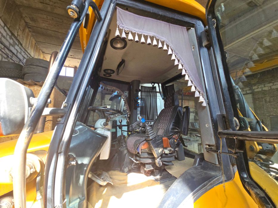 экскаватор-погрузчик JCB 3CX