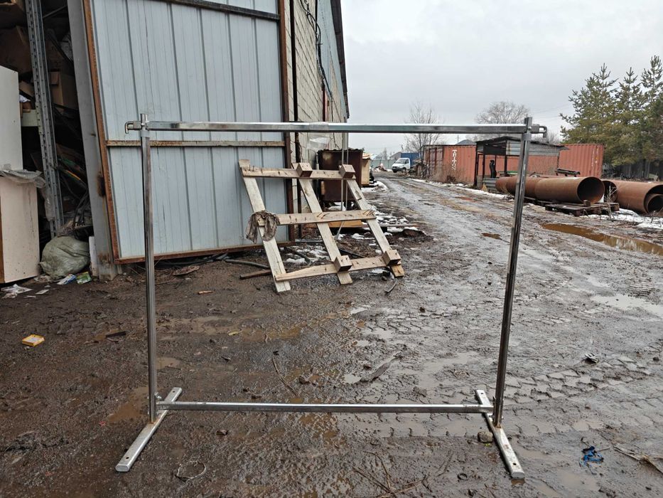 Стойка для одежды