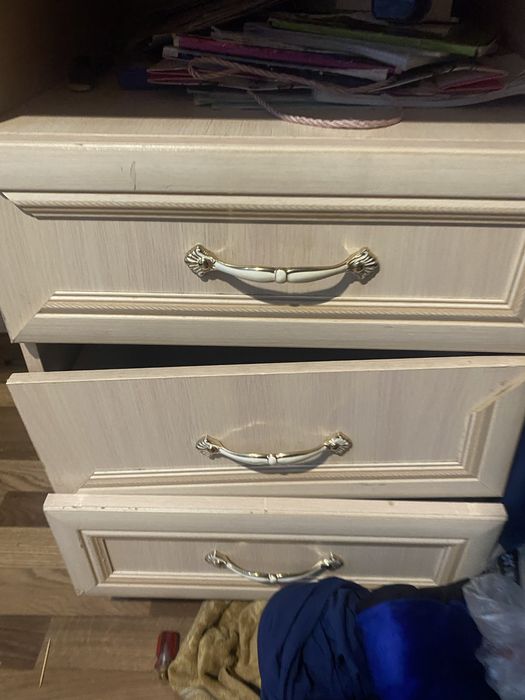 Столик для учебы бежевый