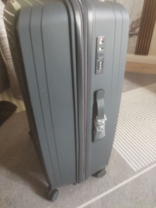 Срочно продам в отличном состоянии ковры 2-3 ,за