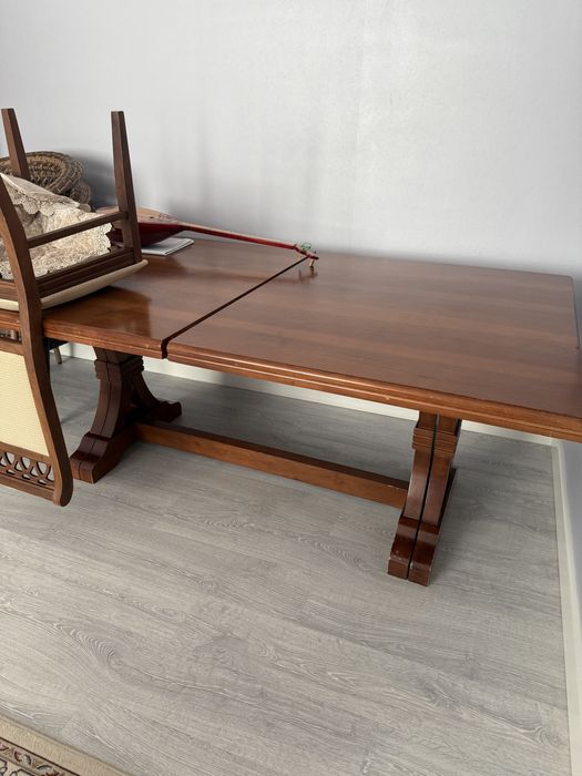 Стол со стульями