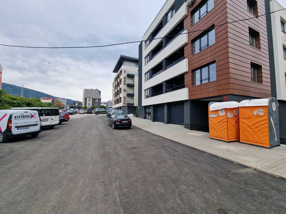 Наем Паркомясто 14 кв.м + Склад 4 кв.м – Малинова долина