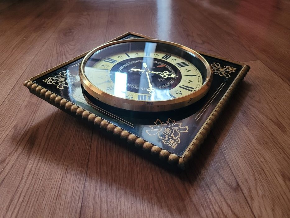 Часы настенные Янтарь времён СССР