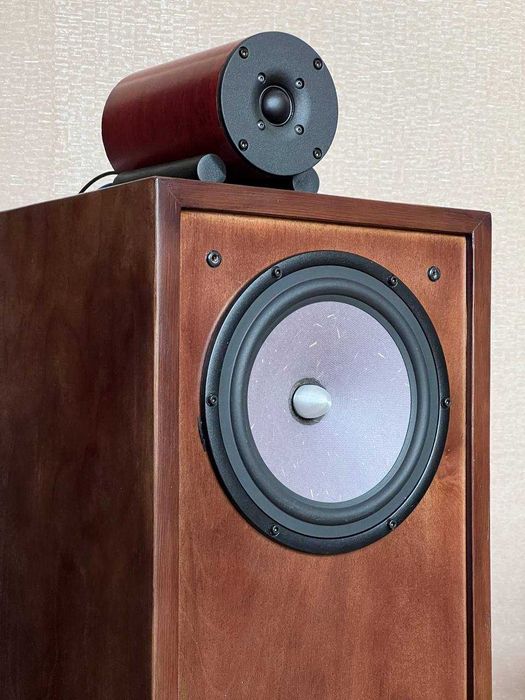 Продается акустика на широкополосных динамиках.