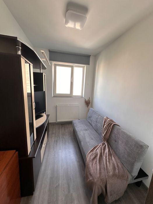 Ofer spre inchiriere apartament cu 3 camere,complet renovat,zona centrala