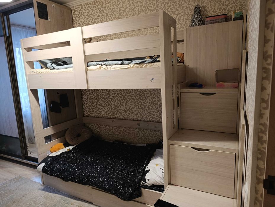 Двухъярусная кровать
