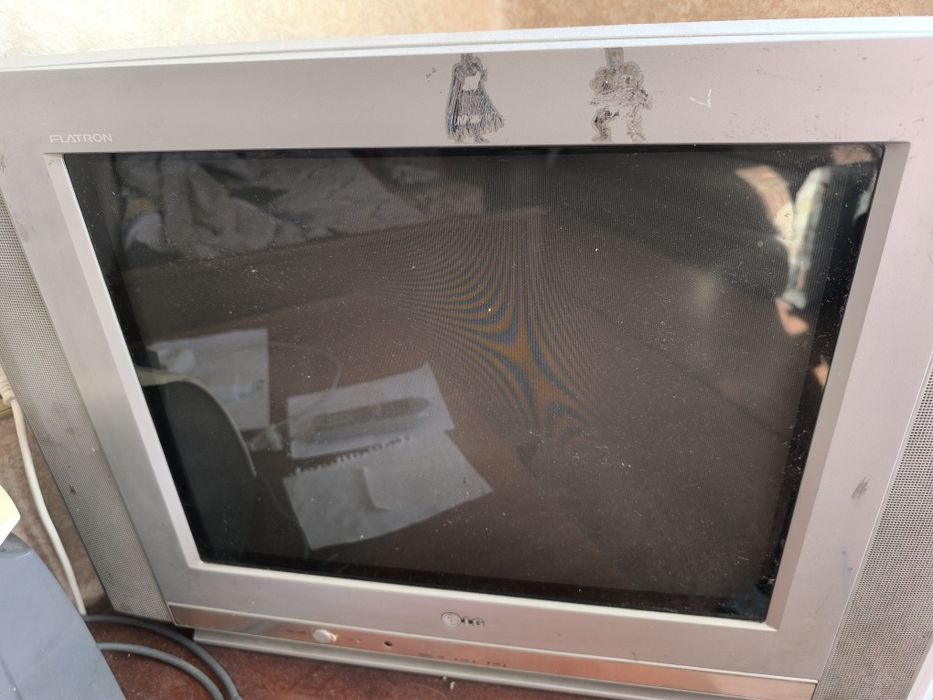 Телевизоры рабочие серый  2000 и черный 3500 Без  пульта