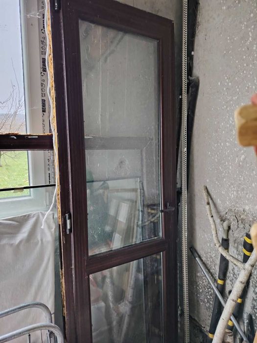 Продавам  PVC дограма махагон