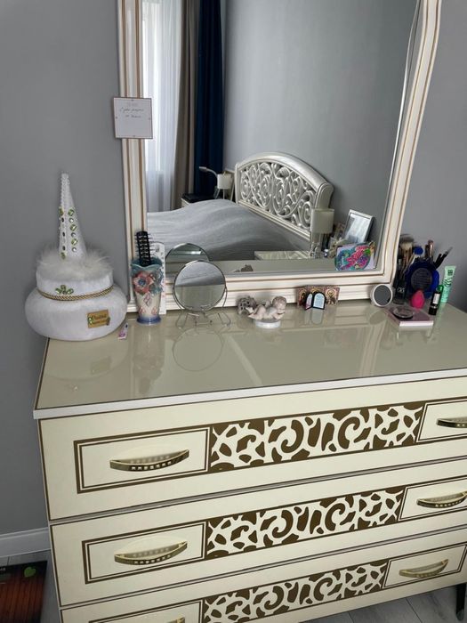 Продам спальный гарнитур