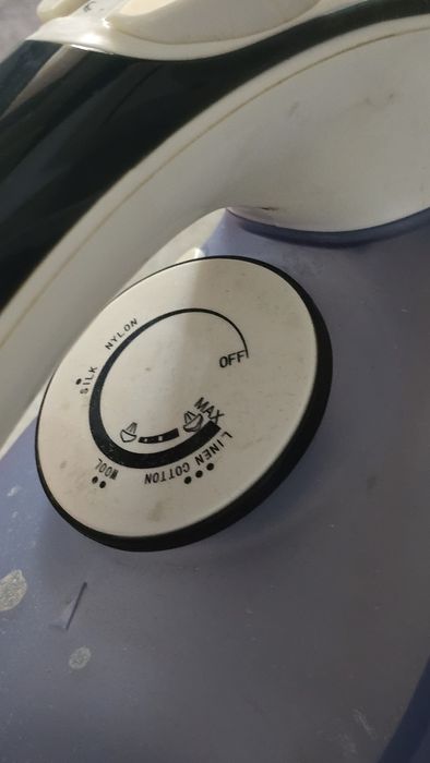 Продам утюг в рабочем состояний