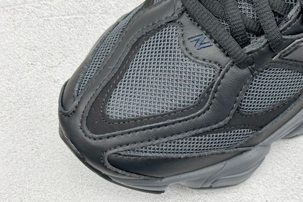 New Balance Triple Black