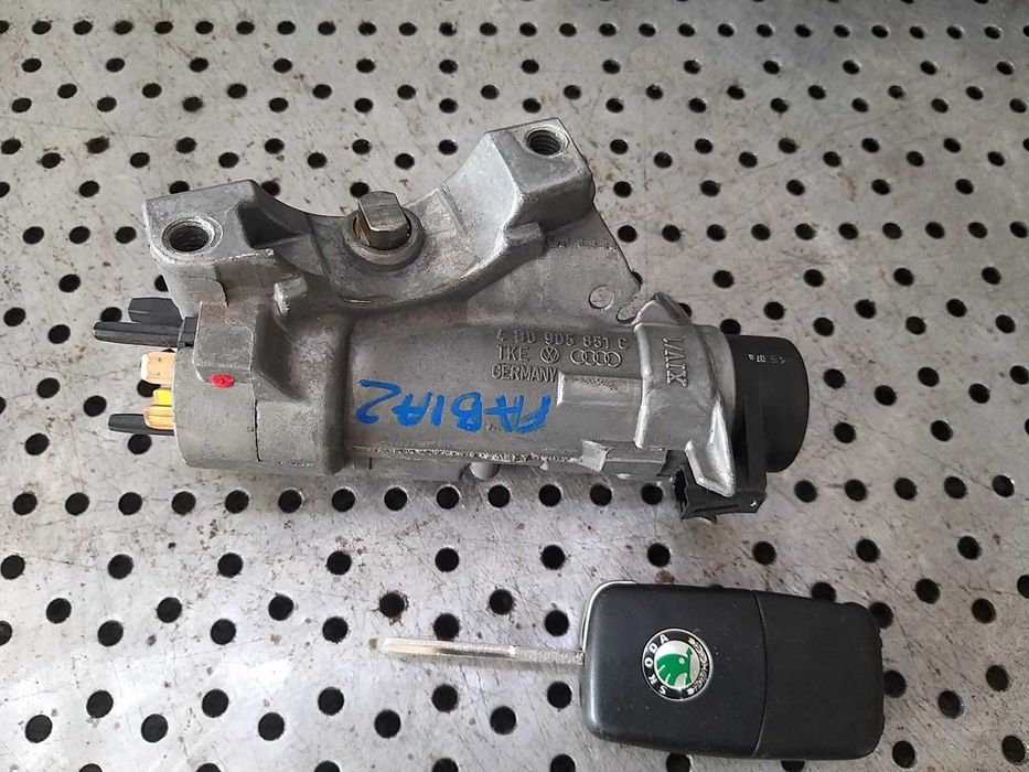 Contact auto cu cheie skoda fabia 2 5j 4b0905851c