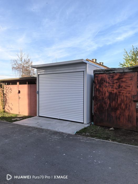 Произвежда гаражни клетки от термопанели