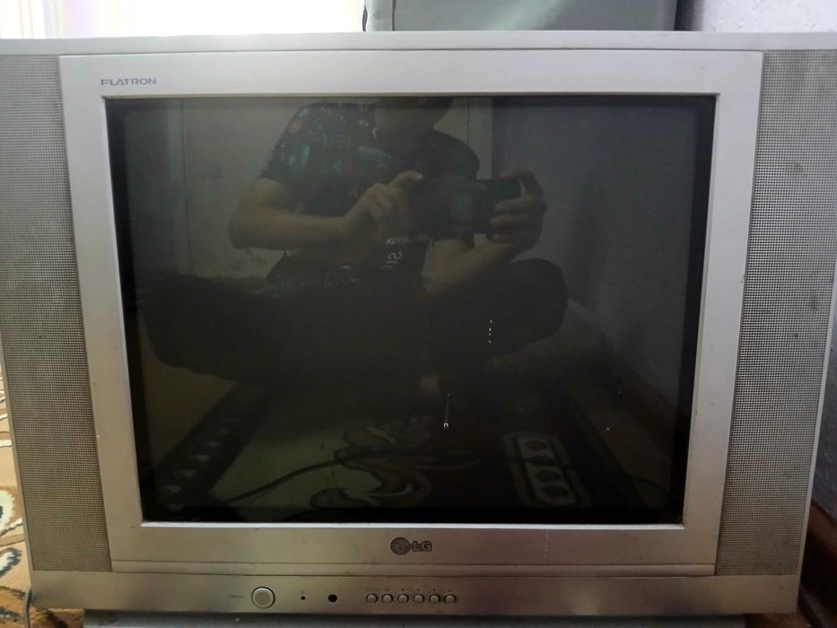 Телевизор LG в хорошем состоянии