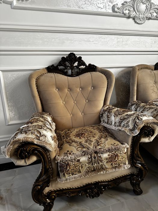 Комплект мягкой мебели (диван + 2 кресла) — как новый!