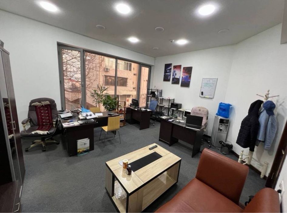 Ул.Нукус Глинка нежилой офис 30кв.м второй этаж хороший ремонт срочно