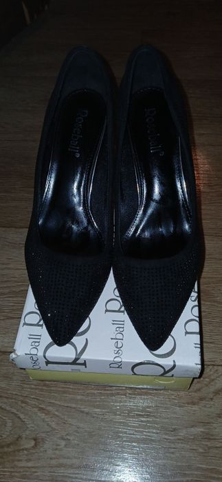 Продам туфли Roseball