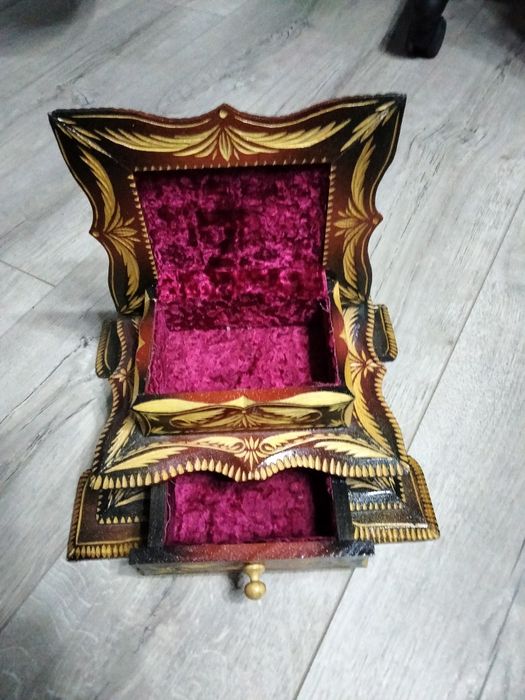 Продам шкатулку ручной работы.