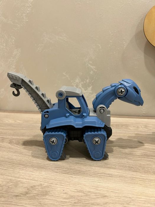 Конструктор с шуруповертом. Динозавры-машинки.