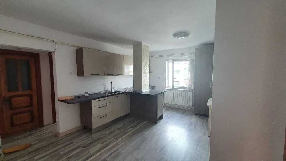 Apartament mobilat cu 3 camere de inchiriat in Radauti