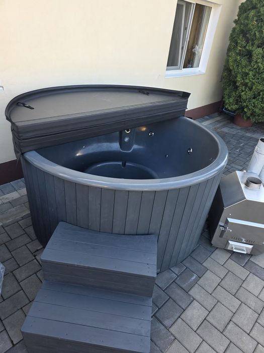 Ciubar din fibra cu jacuzzi si soba exterioara