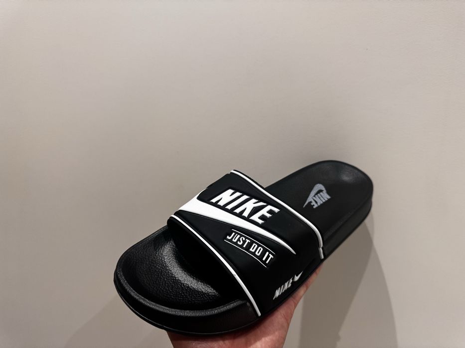 Нови чехли Nike