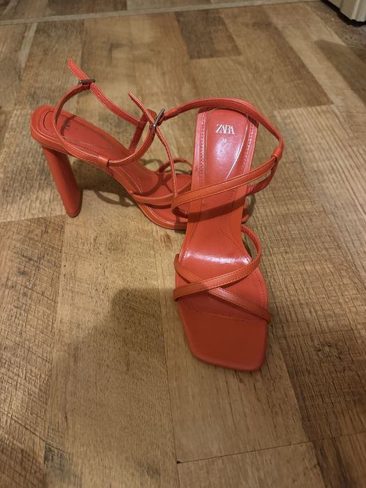 Дамски сандали на висок ток Zara