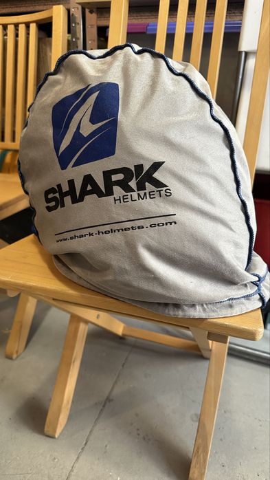 Каска shark evoline 3