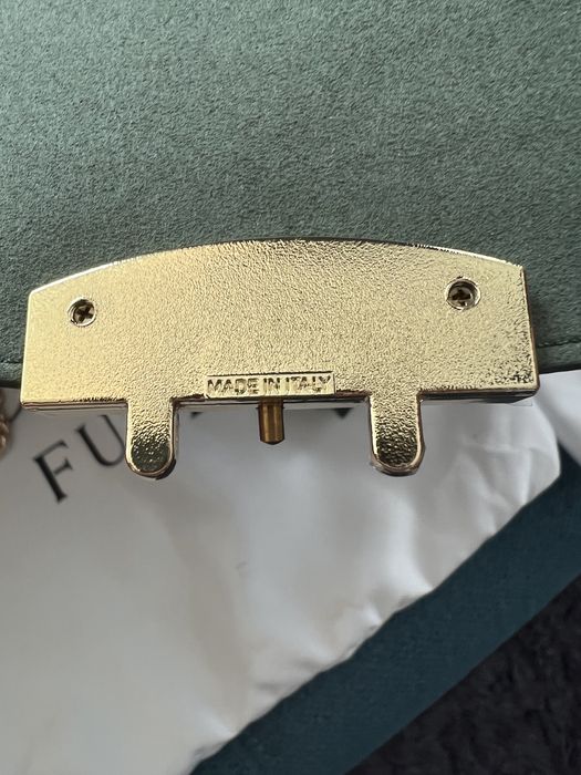 Furla Metropolis M Crossbody.Със сериен номер,етикети