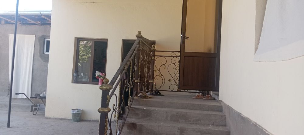 Сотилади файзли ховли хамма шароити бор