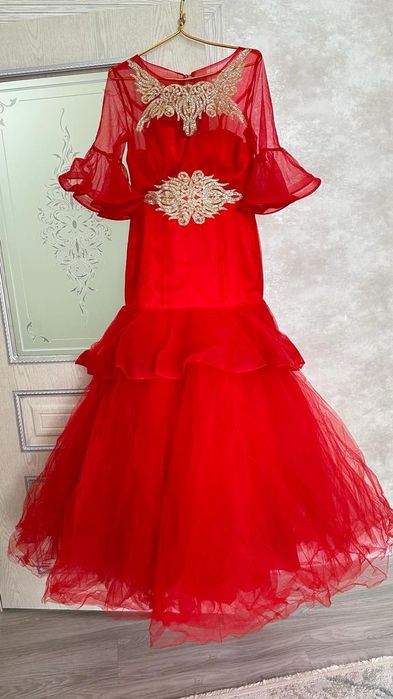 Платья праздничный