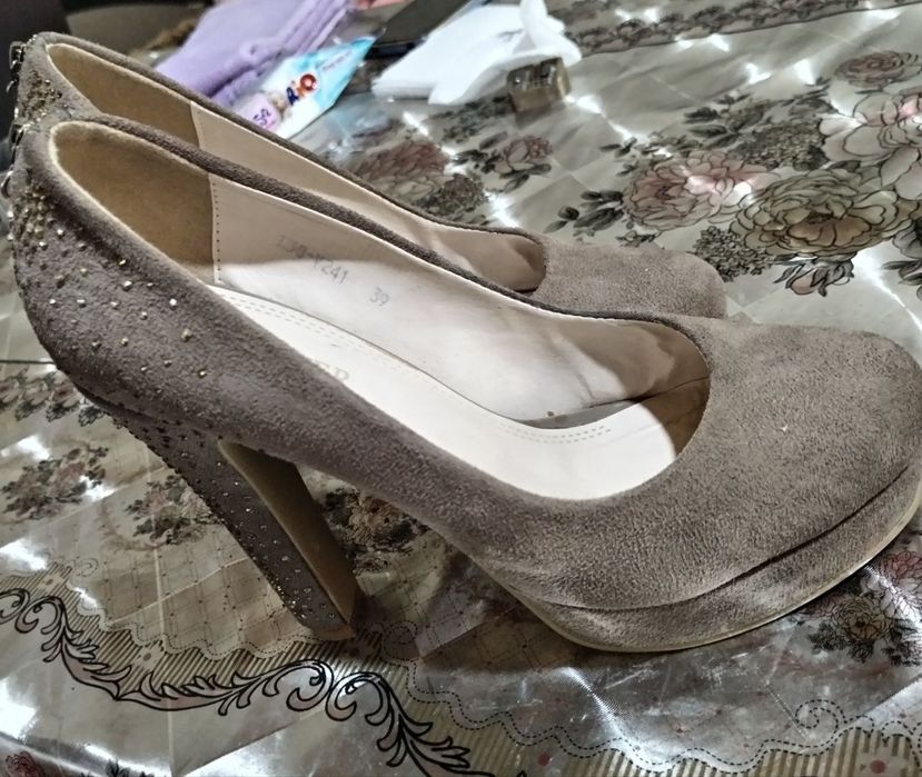 Туфли на высоких каблуках