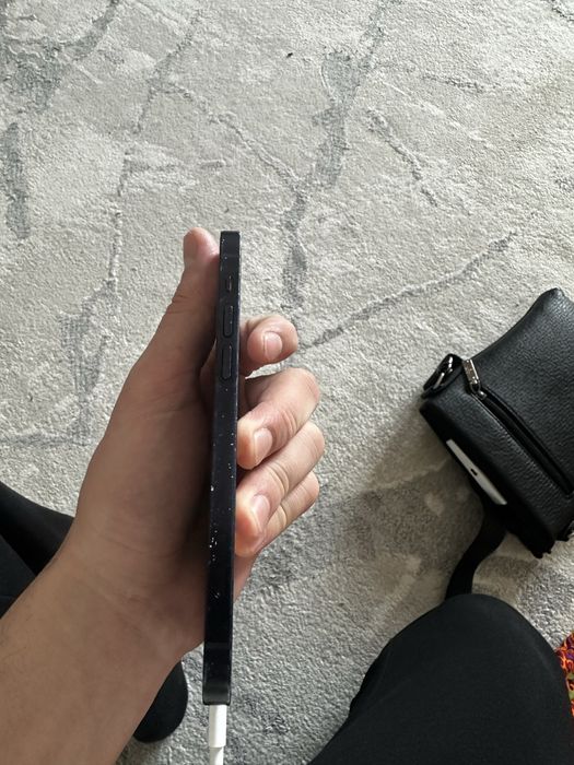 Продам айфон 12 64гб