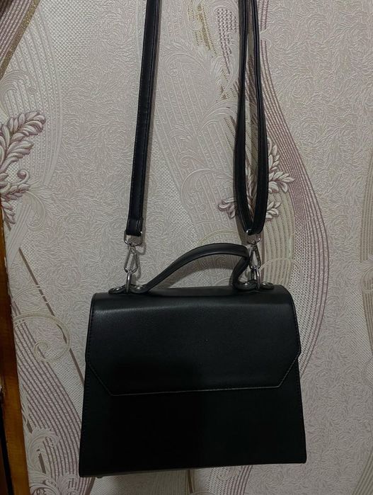 Черная сумка из экокожи