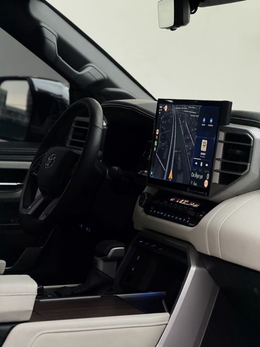 Toyota Sequoia Full kraska toza 26.000 km polni bron bolgan