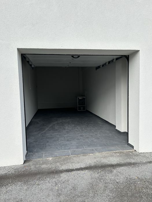 Se inchiriaza garaj la parter de bloc in zona Unirii