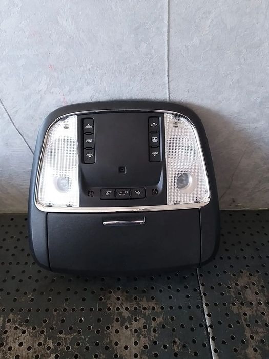 Plafoniera fata suport ochelari jeep grand cherokee 4 wk wk2 p68146915ab