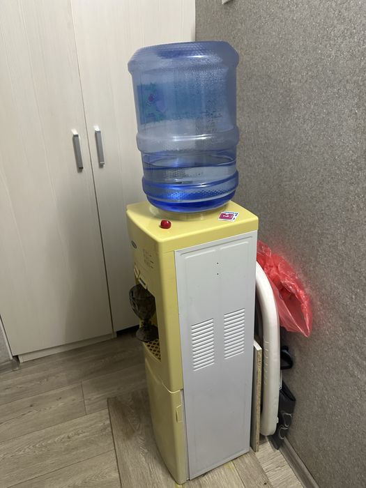 Кулер/диспансер для воды(напольный)