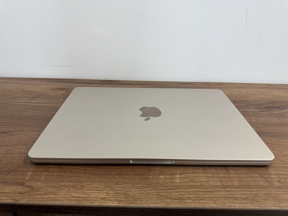 Продам Macbook Air m2 14”
