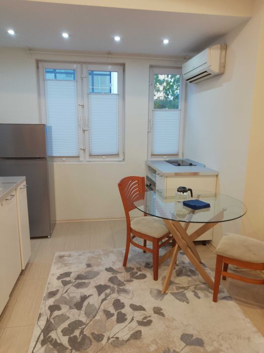 Дава се под наем Двустаен апартамент в София, Оборище - 50 кв.м за 747.66 € - Снимка #1