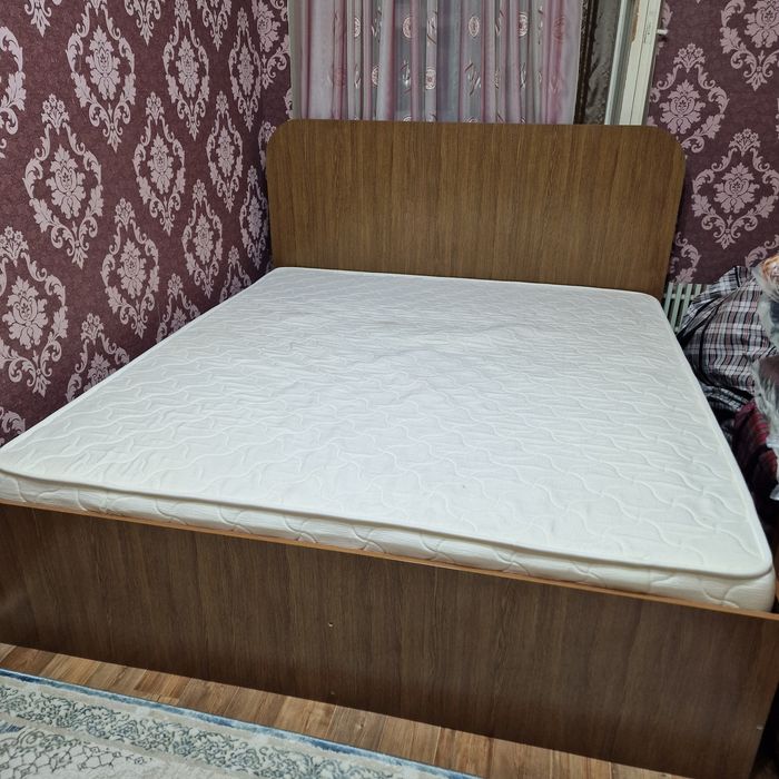 Продам спальный гарнитур