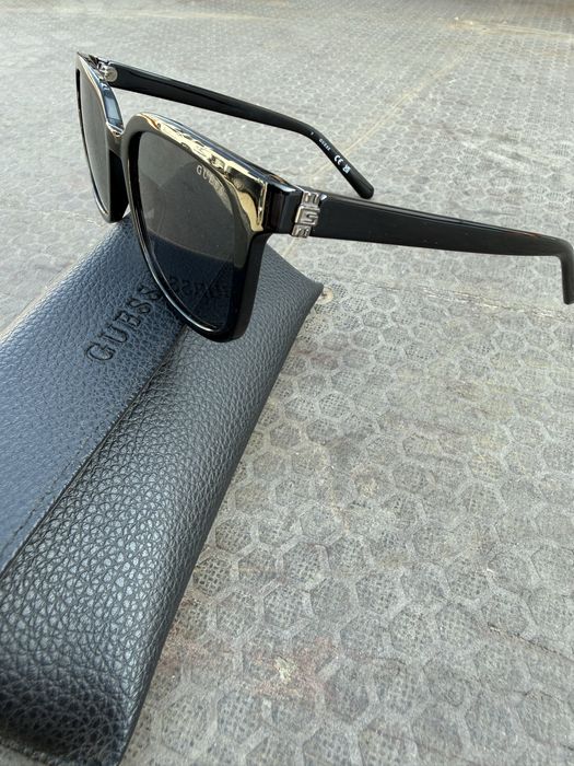 Vand ochelari de soare GUESS