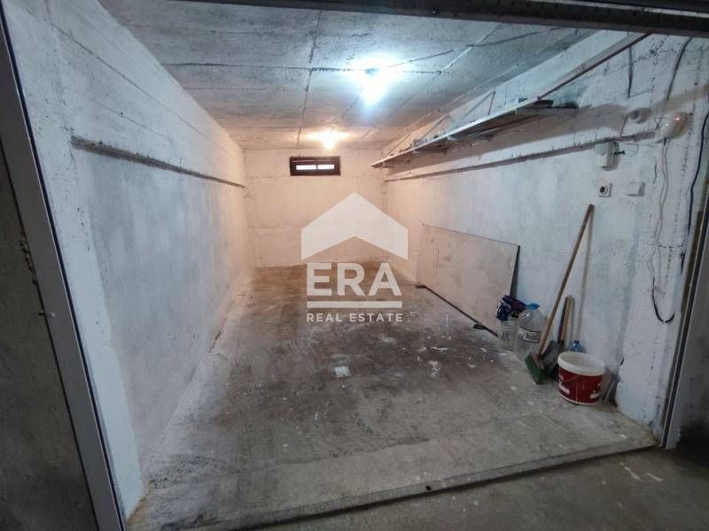 Гараж и парко място под наем до у-ще Св. Иван Рилски