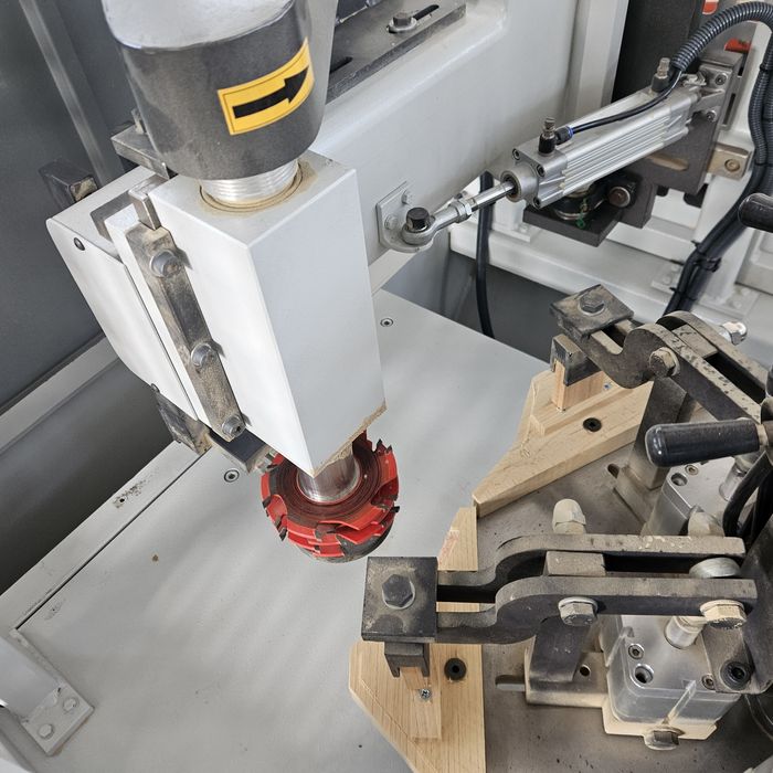 Каруселна фреза КРЪГОВО КОПИРНА ФРЕЗА