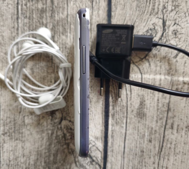 Смартфон Samsung Galaxy S Duos GT-S7562 White La Fleur 4GB, бял цвят