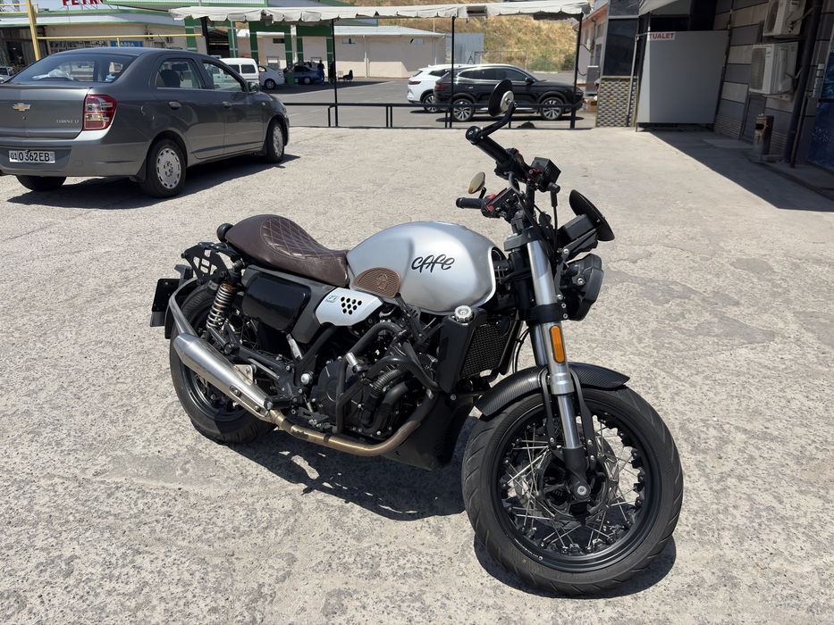 CYCLONE RE-3 Cafe Racer ZS-400 в идеальном состоянии